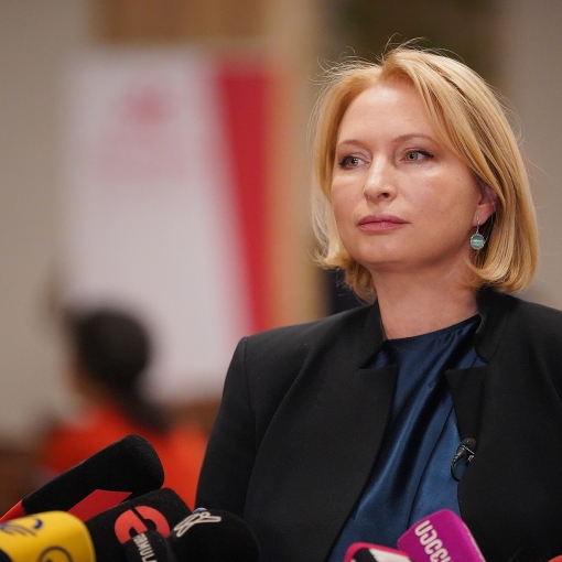 "კომერციული ბანკები ვალდებული არიან იმოქმედონ კონსტიტუციისა და კანონმდებლობით დადგენილი ნორმების შესაბამისად"