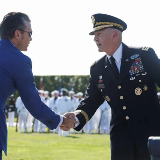 გენერალმა რენდი ჯორჯმა აშშ-ის არმიის შტაბის უფროსის თანამდებობა დატოვა