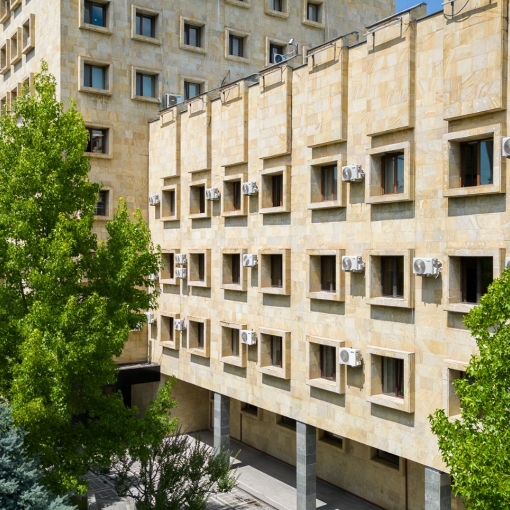 "არასრულწლოვანის გაუპატიურების და ორი არასრულწლოვანის მიმართ გარყვნილი ქმედების ჩადენის ფაქტებზე ერთ პირს ბრალდება წარუდგინა"