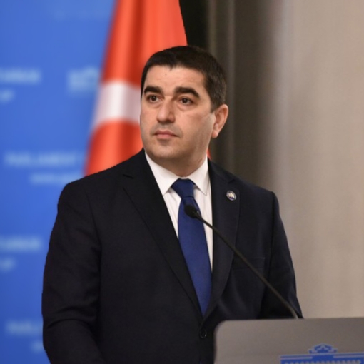 "დატრიალებულმა საერთაშორისო ქარიშხალმა, რომელიც, როგორც ჩანს, ჯერ მხოლოდ ძალას იკრებს, უფრო განამტკიცა ჩვენი გეგმა 2026-ში"