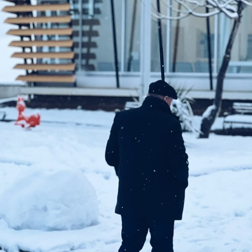 მზია ამაღლობელის ძმა ქალთა პენიტენციურ დაწესებულებასთან გუშინ დილიდან ელოდება გავრცელებული ინფორმაციის დადასტურებას