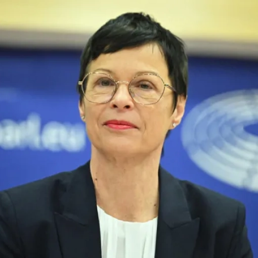 "მთავრობა არ უსმენს საკუთარ ხალხს და არ სურს ევროპული გზით სიარული" - მარტა კოსი საქართველოზე