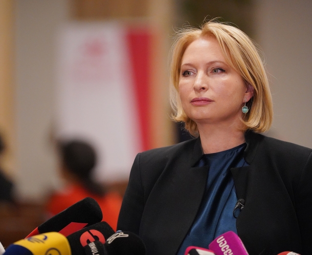 "კომერციული ბანკები ვალდებული არიან იმოქმედონ კონსტიტუციისა და კანონმდებლობით დადგენილი ნორმების შესაბამისად"