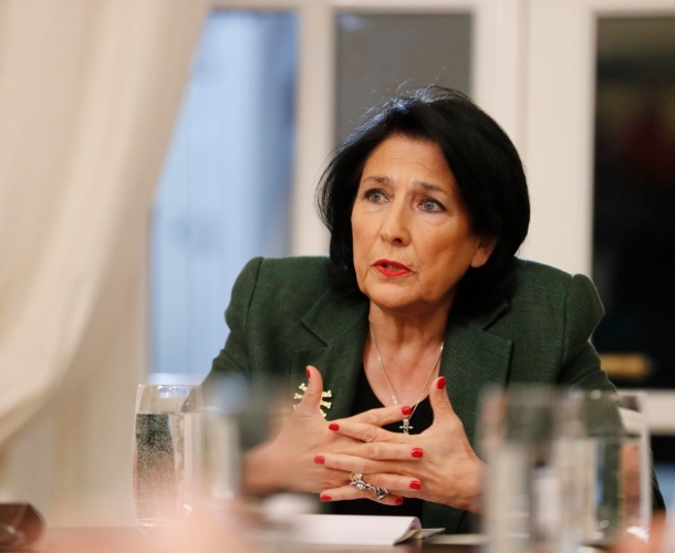 „რუსულმა“ რეჟიმმა გადაწყვიტა აკრძალოს სამივე მთავარი ოპოზიციური პარტია. მე მკაცრად ვგმობ ამ გადაწყვეტილებას"