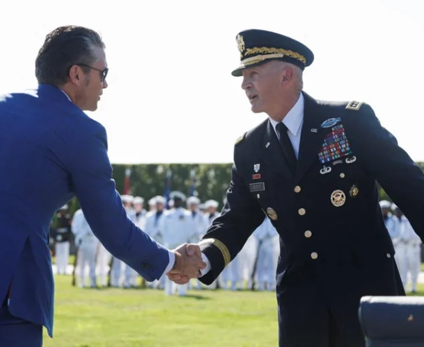 გენერალმა რენდი ჯორჯმა აშშ-ის არმიის შტაბის უფროსის თანამდებობა დატოვა