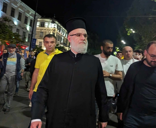 "ვინც არქიმანდრიტების დოროთე ყურაშვილისა და ილია თოლორაიას დასასჯელი ბრძანებები მოამზადეთ, რისგან გამოსწორებისკენ მოუწოდეთ: სამშობლოს სიყვარულისგან"?