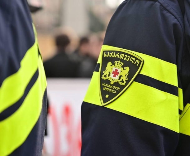 "ჯგუფურად ჩადენილი ძარცვის ბრალდებით ორი პირი - წარსულში ნასამართლევი, 1990 წელს დაბადებული ა.მ. და 2000 წელს დაბადებული გ.ქ. დააკავეს"