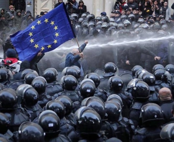 ევროპარლამენტარები ითხოვენ გამოძიებას, რომლითაც დადგინდება, რა ნივთიერება გამოიყენეს საქართველოში აქციების დაშლის დროს