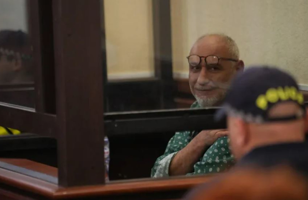 "...შემატყობინა, რომ მე, როგორც „საშიშროების მომეტებული რისკის მსჯავრდებულს“ აღკვეთის ნახევრად ღია რეჟიმი დახურულით შემეცვალა"