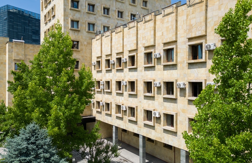 "არასრულწლოვანის გაუპატიურების და ორი არასრულწლოვანის მიმართ გარყვნილი ქმედების ჩადენის ფაქტებზე ერთ პირს ბრალდება წარუდგინა"