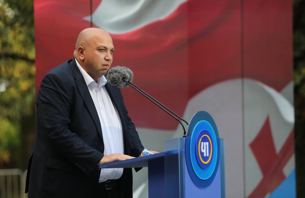 ინფრასტრუქტურის მინისტრის ყოფილი მოადგილე, კობა გაბუნია დააკავეს, ჩხრეკა ჩატარდა ყოფილი მინისტრის - ქარსელაძის სახლში