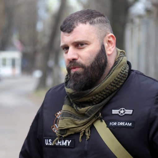 "ქართული ლეგიონი ამაყობს, რომ სწორედ ჩვენ გვხვდა წილად, პირველებს, ან ერთ-ერთ პირველებს, დავხვედროდით მტერს გოსტომელის აეროპორტში"