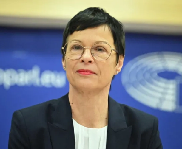 "მთავრობა არ უსმენს საკუთარ ხალხს და არ სურს ევროპული გზით სიარული" - მარტა კოსი საქართველოზე