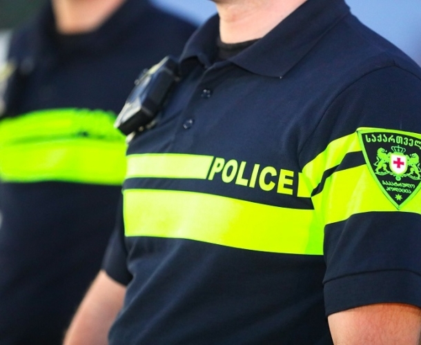 "2 პირი: 1988 წელს დაბადებული გ.ზ. და 2000 წელს დაბადებული ბ.ხ. თაღლითობის ბრალდებით დააკავეს" - შსს