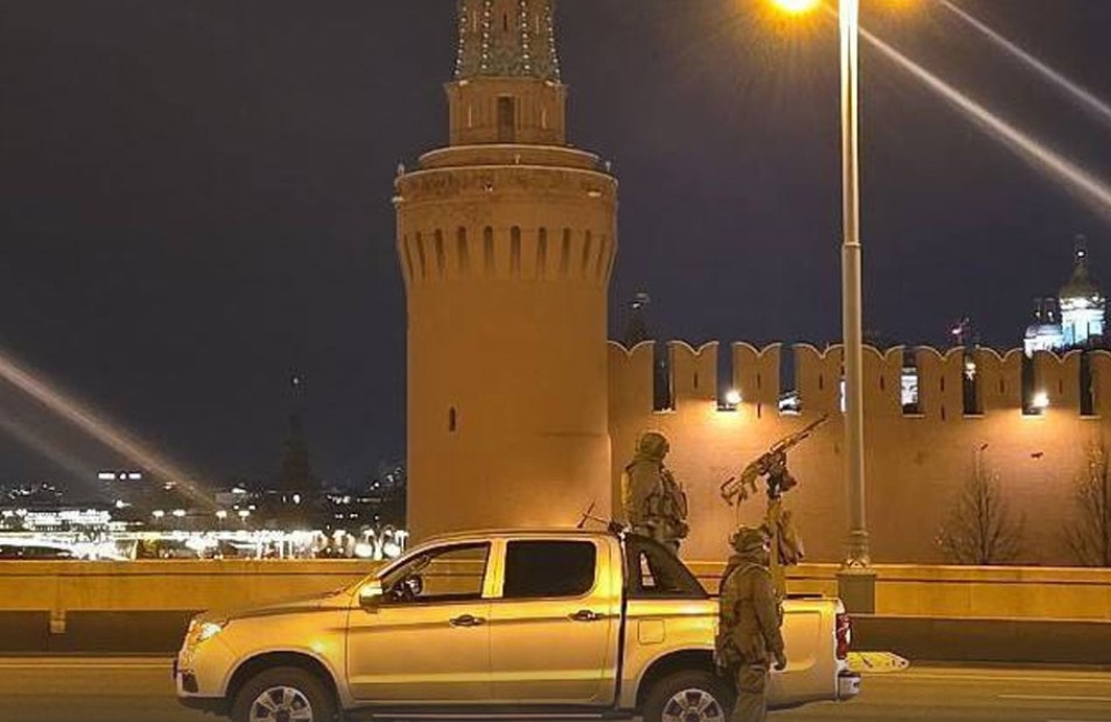 უკრაინამ მოსკოვს დრონებით შეუტია - კრემლთან რუსი სამხედროები გამოჩნდნენ