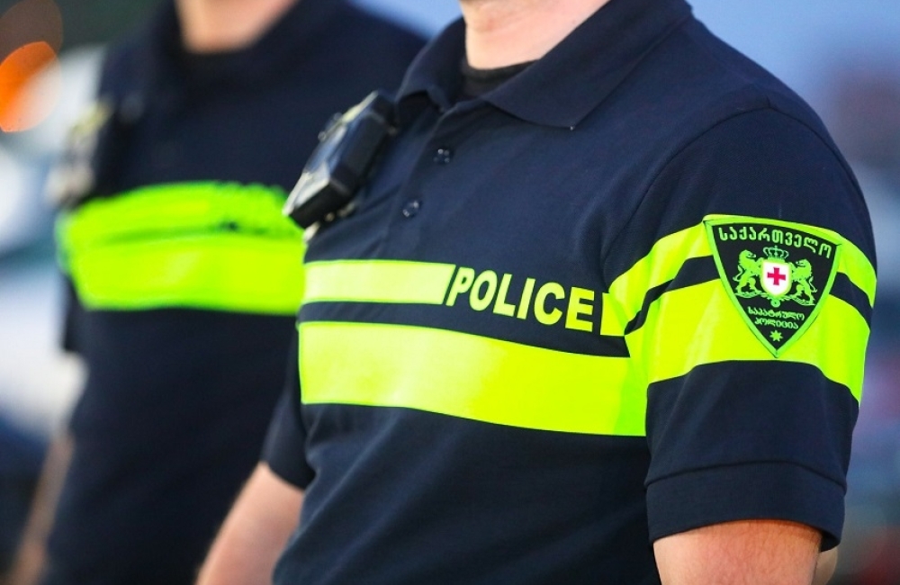 "2 პირი: 1988 წელს დაბადებული გ.ზ. და 2000 წელს დაბადებული ბ.ხ. თაღლითობის ბრალდებით დააკავეს" - შსს