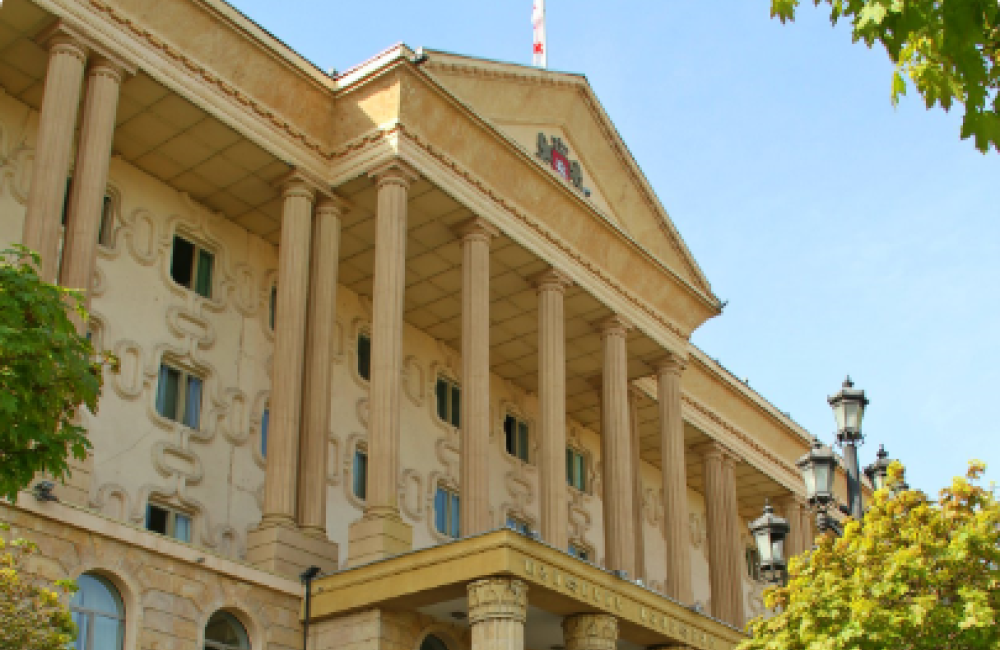 ე.წ. კანონიერი ქურდის "ჯვარსკის" დედას მანანა ლიპარტელიანს, ძმას ავაზ ხონელიძესა და კიდევ 17 პირს აღკვეთის ღონისძიების სახით პატიმრობა შეუფარდეს