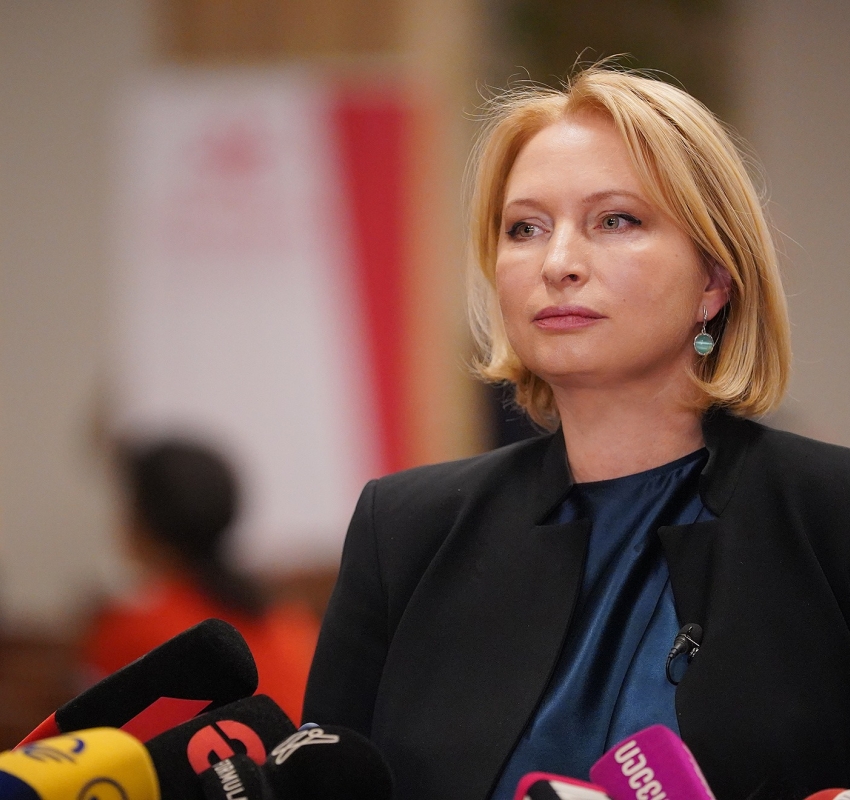 "კომერციული ბანკები ვალდებული არიან იმოქმედონ კონსტიტუციისა და კანონმდებლობით დადგენილი ნორმების შესაბამისად"