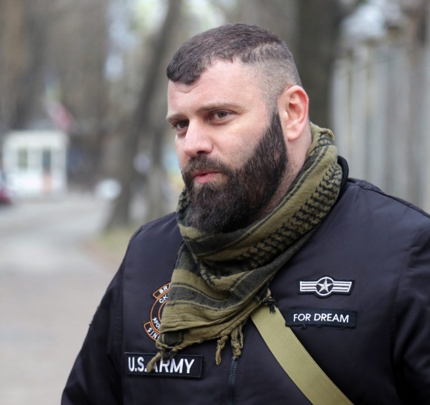 "ქართული ლეგიონი ამაყობს, რომ სწორედ ჩვენ გვხვდა წილად, პირველებს, ან ერთ-ერთ პირველებს, დავხვედროდით მტერს გოსტომელის აეროპორტში"