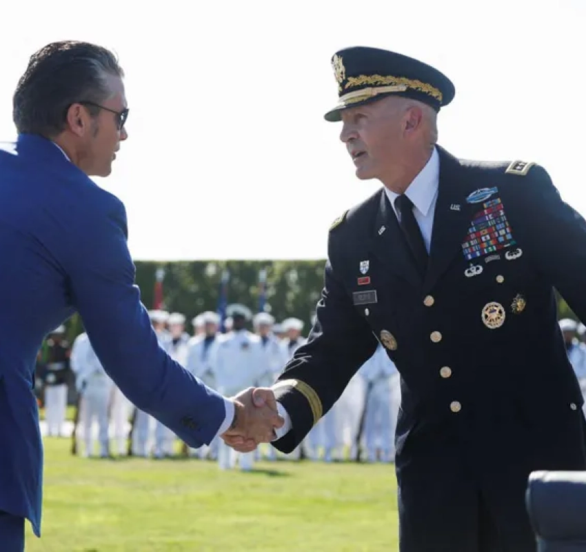 გენერალმა რენდი ჯორჯმა აშშ-ის არმიის შტაბის უფროსის თანამდებობა დატოვა