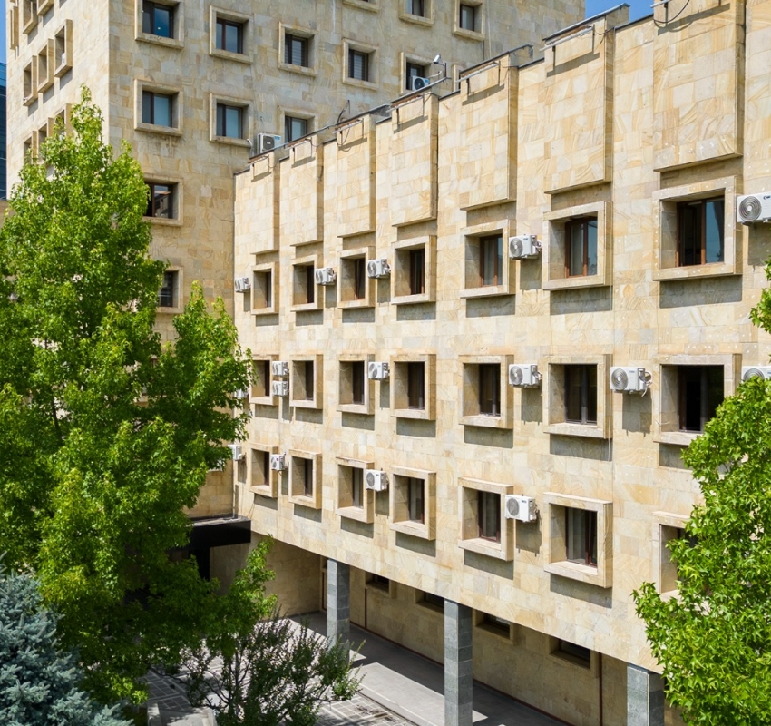 "არასრულწლოვანის გაუპატიურების და ორი არასრულწლოვანის მიმართ გარყვნილი ქმედების ჩადენის ფაქტებზე ერთ პირს ბრალდება წარუდგინა"