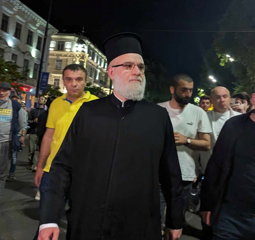 "ვინც არქიმანდრიტების დოროთე ყურაშვილისა და ილია თოლორაიას დასასჯელი ბრძანებები მოამზადეთ, რისგან გამოსწორებისკენ მოუწოდეთ: სამშობლოს სიყვარულისგან"?