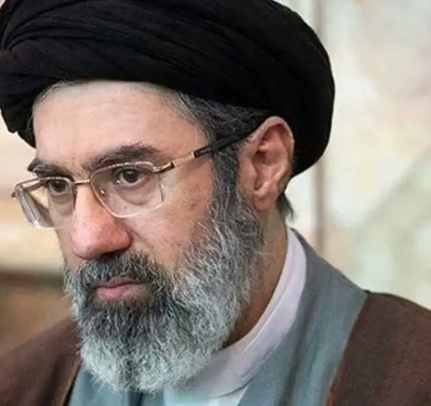 „აიათოლა ალი ხამენეისთან ერთად მოკლულია მისი ვაჟი, მოჯთაბა ხამენეი, რომელიც მის შესაძლო მემკვიდრედ განიხილებოდა“