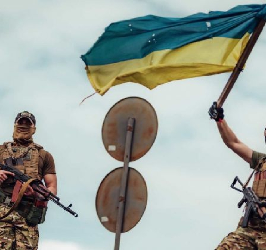 "ნიუ იორკ თაიმსის" ცნობით, რუსეთიდან დაღუპული, დაკარგული ან დაჭრილია 1 200 000, უკრაინის მხრიდან კი - 600 000 ჯარისკაცი