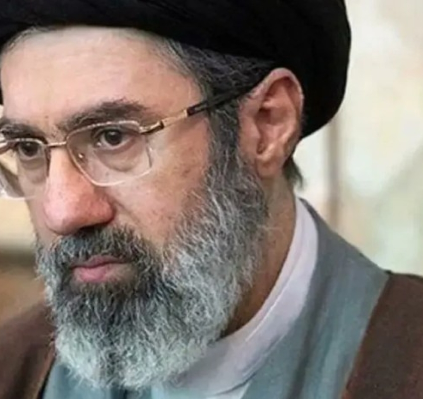 The Times-ის ინფორმაციით, ირანის ახალი უზენაესი ლიდერი, მოჯთაბა ხამენეი უგონო მდგომარეობაშია და მას ქალაქ ყუმში მკურნალობენ